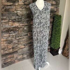 Talbots Black and White Sleeveless V-Neck Maxi Dress